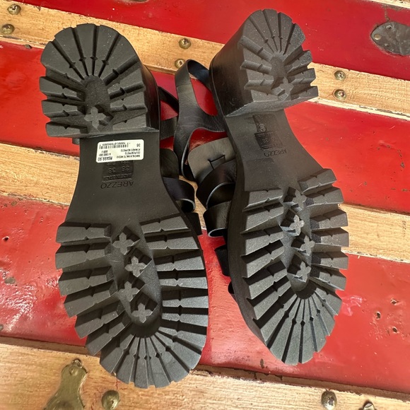 Black sandals NEW size 7AU - Picture 6 of 10